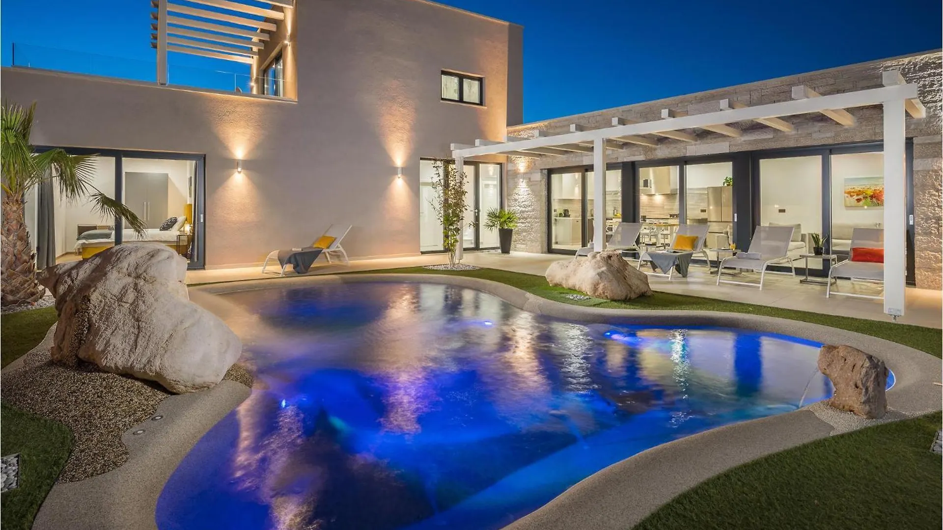Gorgeous Home In Kastelir With Jacuzzi