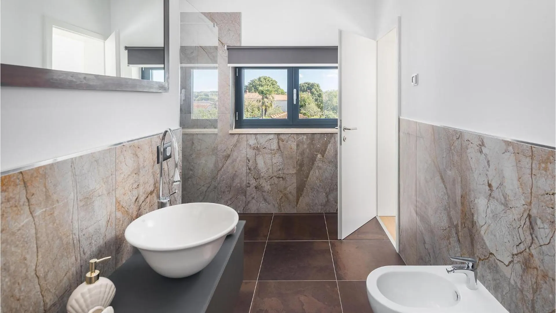 Gorgeous Home In Kastelir With Jacuzzi Croatia