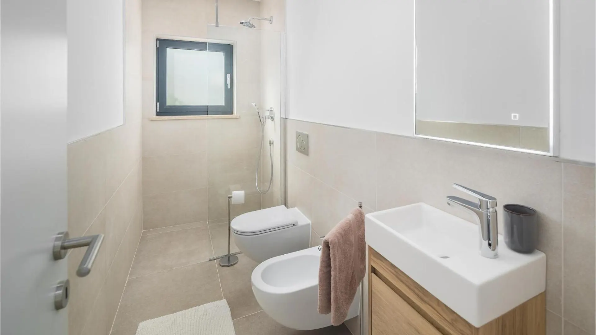 Gorgeous Home In Kastelir With Jacuzzi 0*,