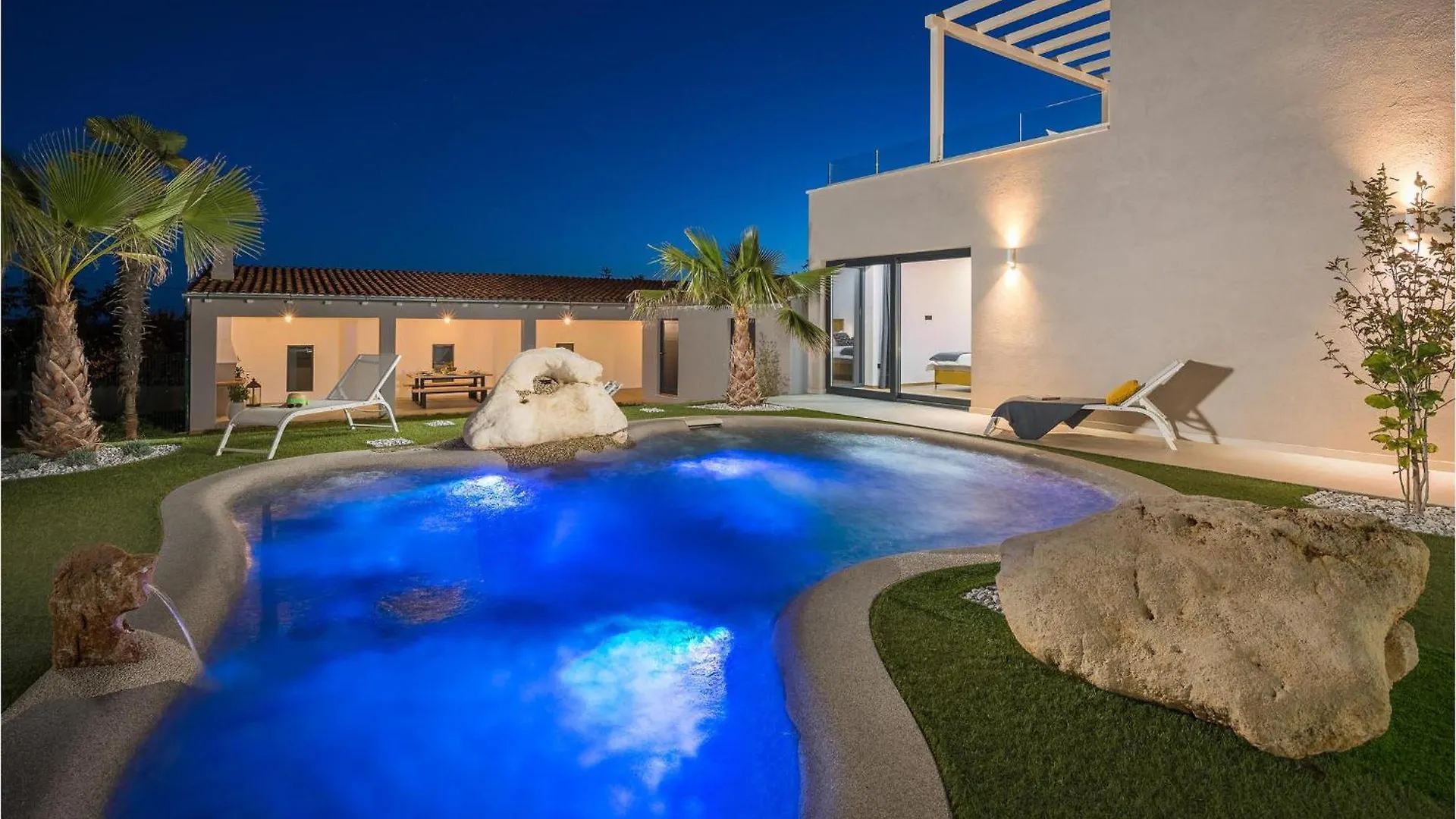 Gorgeous Home In Kastelir With Jacuzzi