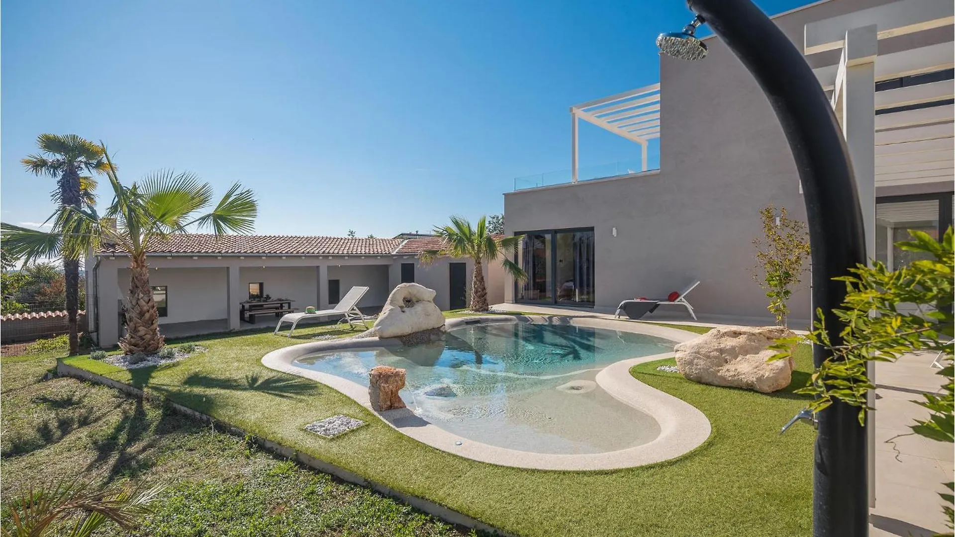 Gorgeous Home In Kastelir With Jacuzzi